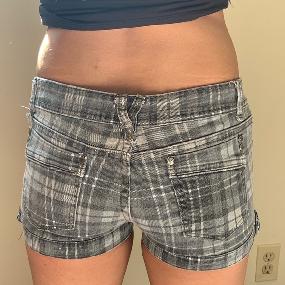 Shorts - Picture 4 of 4